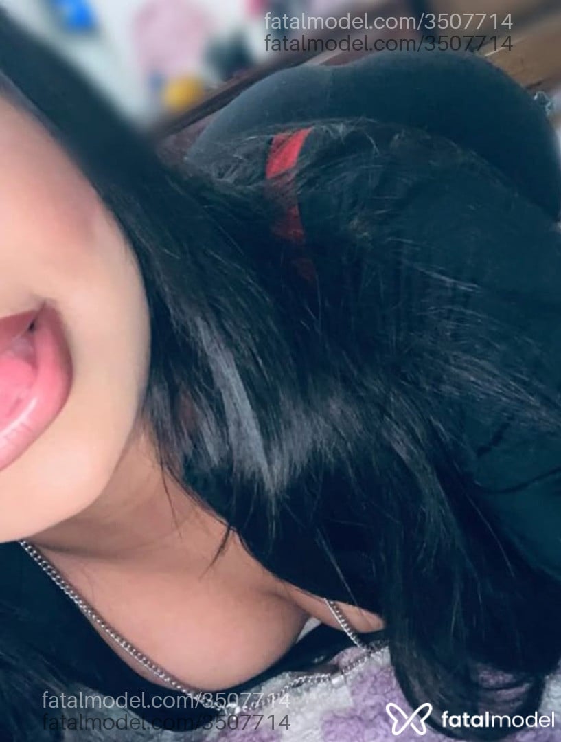 Acompanhante mulher morena (o) de olhos castanhos - Larissa
