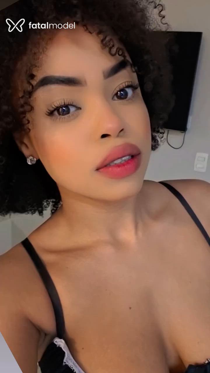Acompanhante mulher com cabelo castanho de olhos castanhos - Mel