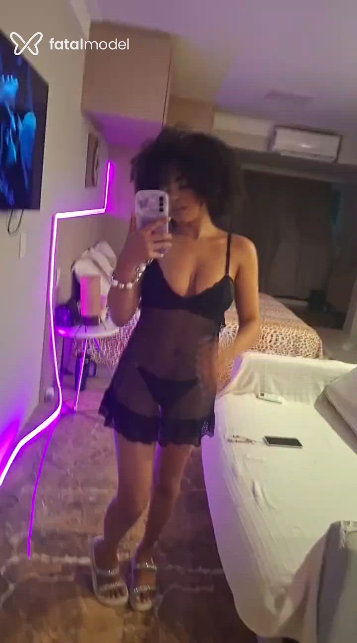 Acompanhante mulher com cabelo castanho de olhos castanhos - Mel