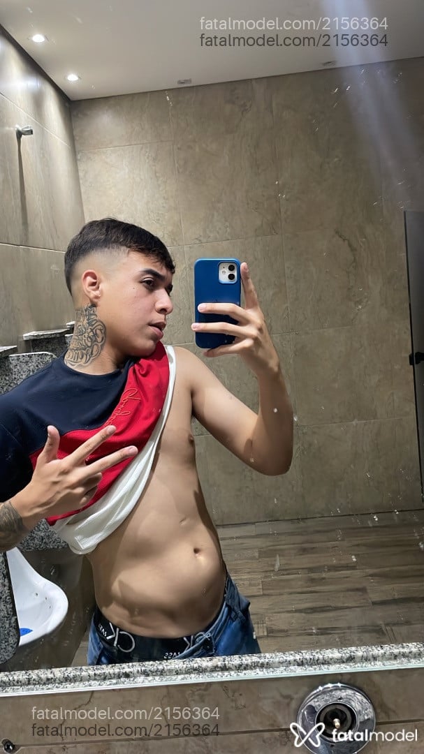 Acompanhante homem com cabelo castanho de olhos castanhos - Bryan