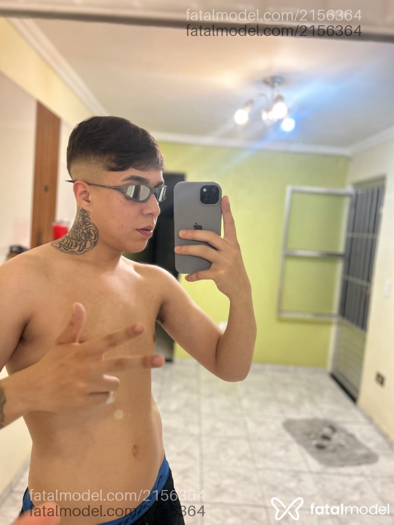 Acompanhante homem com cabelo castanho de olhos castanhos - Bryan