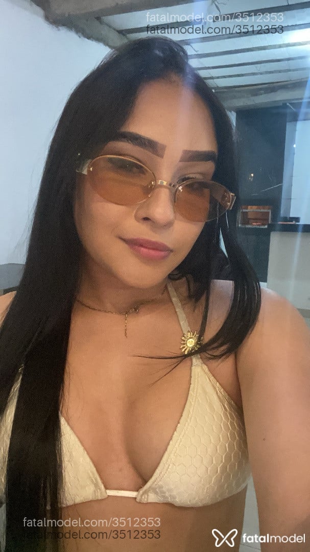 Acompanhante mulher morena (o) de olhos pretos - Melani Acompanhante mulher morena (o) de olhos pretos - Melani