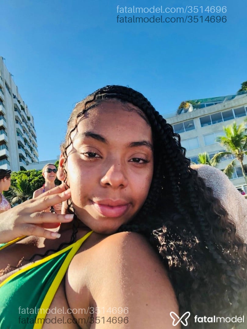 Acompanhante mulher morena (o) de olhos castanhos - Lannah