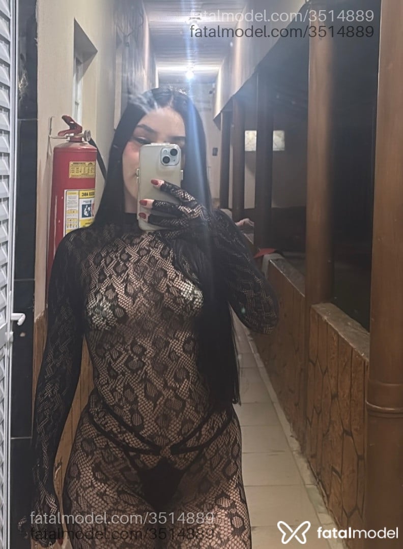 Acompanhante mulher com cabelo castanho de olhos castanhos - Alice