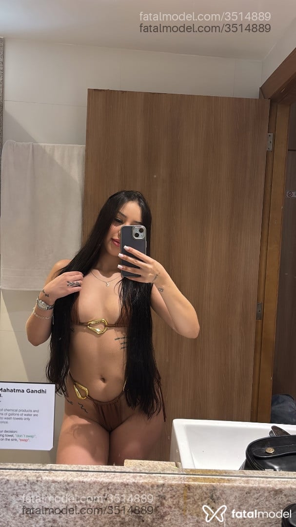 Acompanhante mulher com cabelo castanho de olhos castanhos - Alice