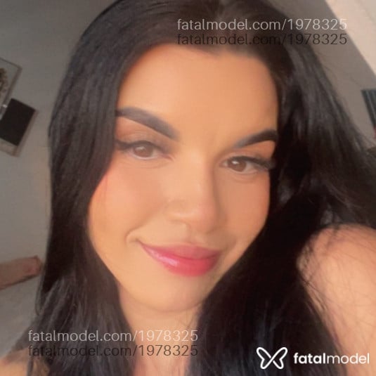Acompanhante mulher morena (o) de olhos castanhos - Soffie