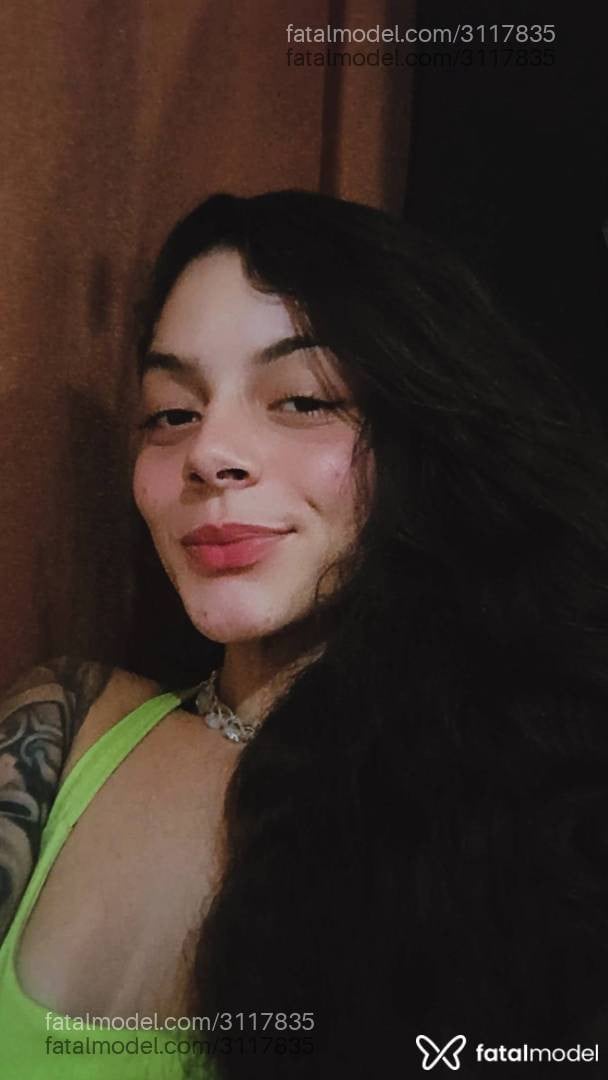 Acompanhante mulher com cabelo castanho de olhos mel - Melanie Caldas