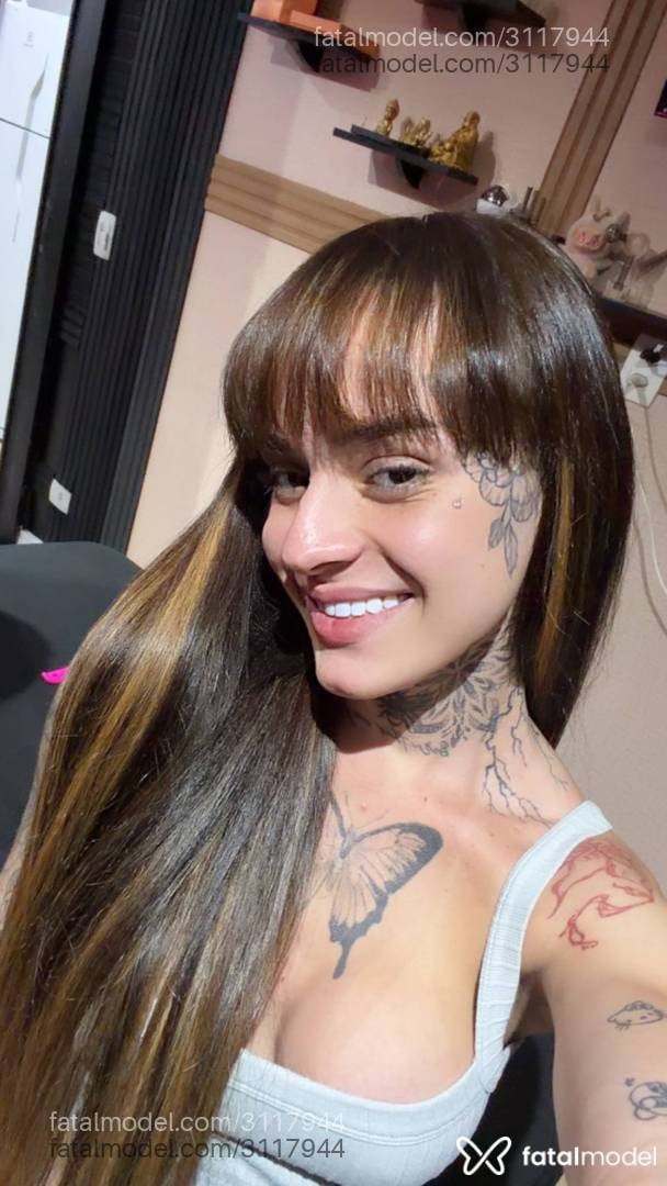 Acompanhante mulher trans loira (o) de olhos mel - Stella Raven