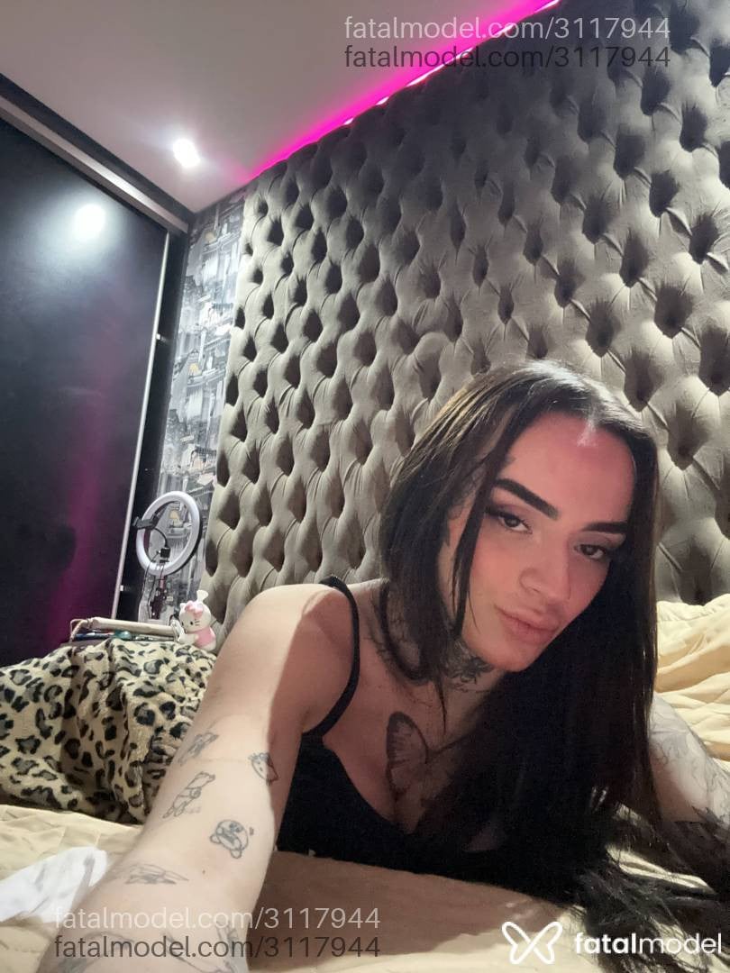 Acompanhante mulher trans com cabelo castanho de olhos mel em São Paulo - Stella Raven