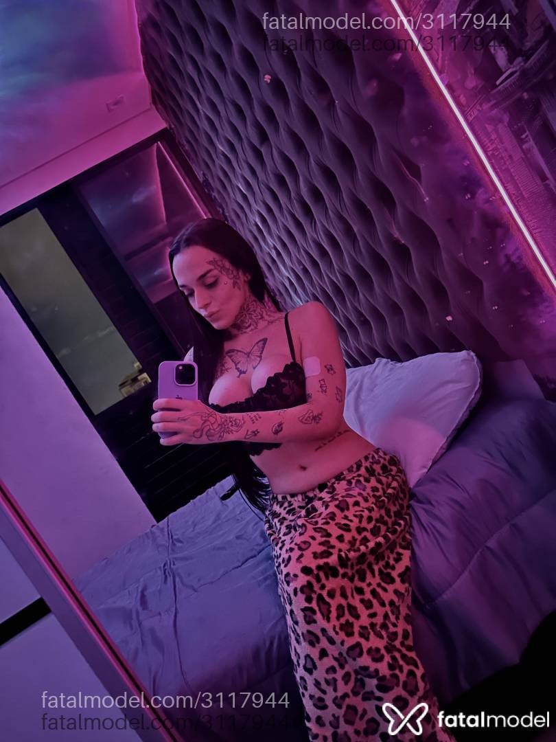 Acompanhante mulher trans com cabelo castanho de olhos mel em São Paulo - Maria Stella