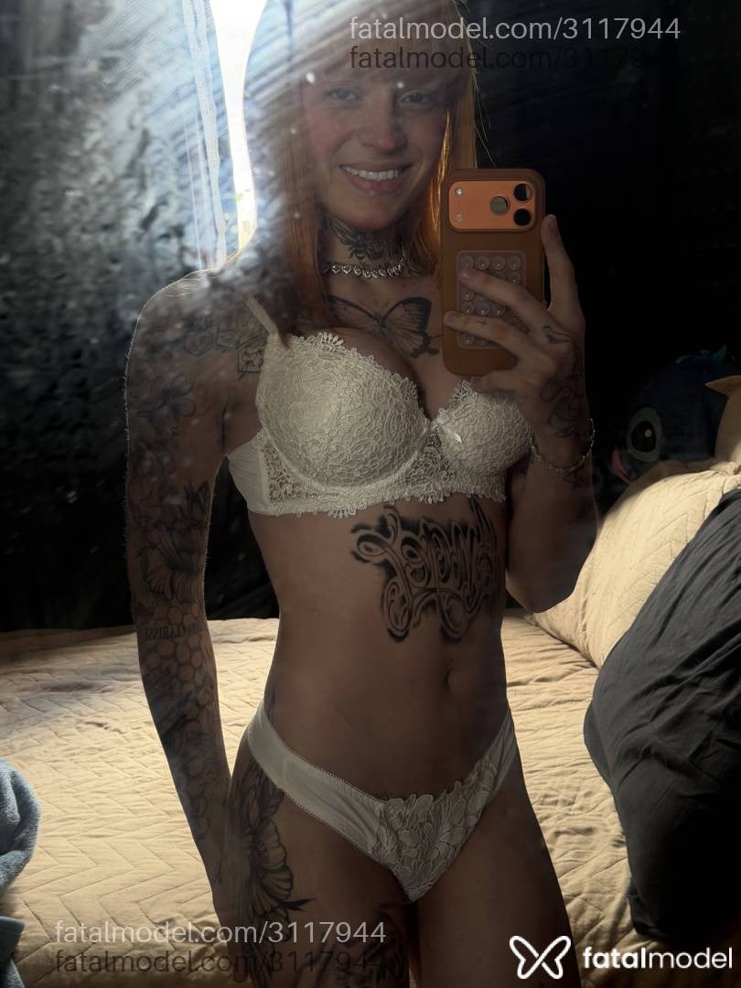 Acompanhante mulher trans loira (o) de olhos mel - Stella Raven