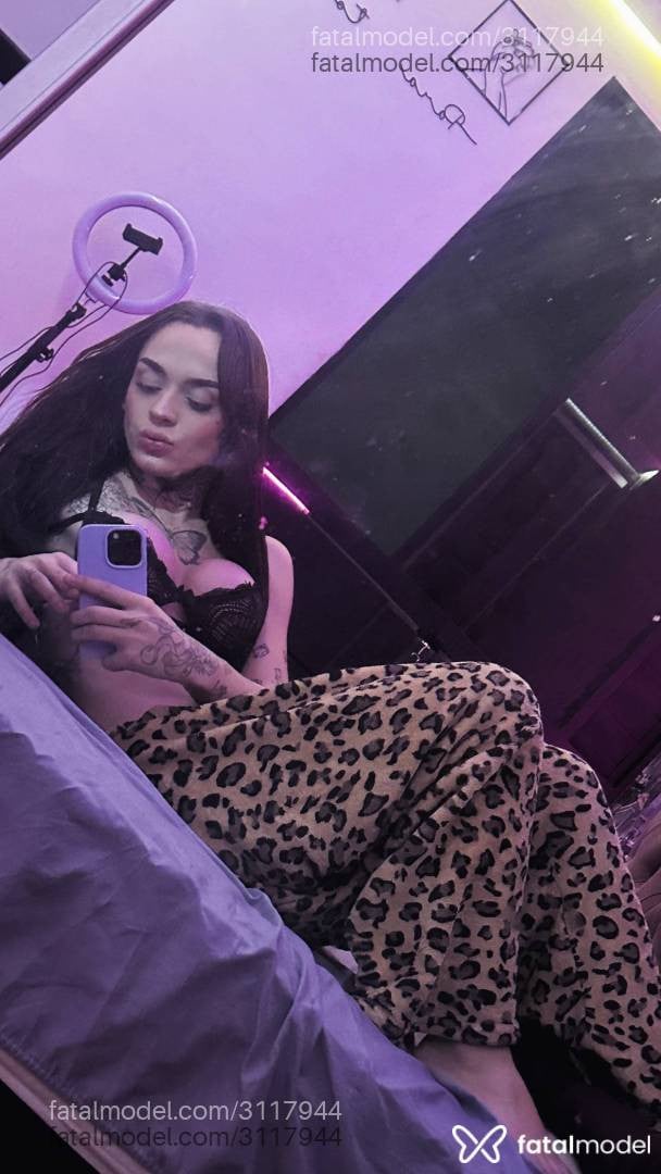 Acompanhante mulher trans com cabelo castanho de olhos mel em São Paulo - Stella Raven
