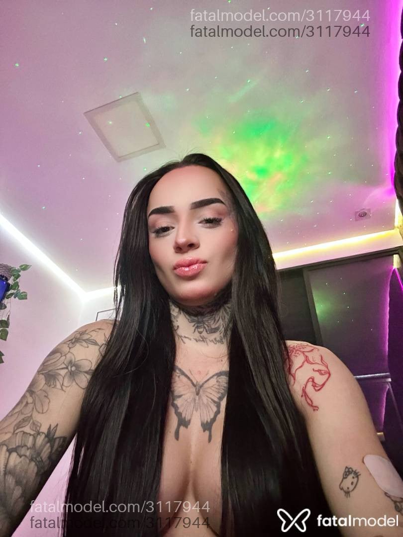 Acompanhante mulher trans com cabelo castanho de olhos mel em São Paulo - Stella Raven