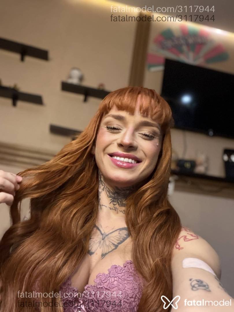 Acompanhante mulher trans loira (o) de olhos mel - Stella Raven