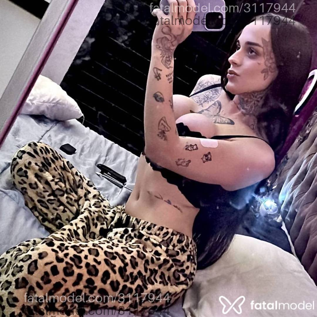 Acompanhante mulher trans com cabelo castanho de olhos mel em São Paulo - Maria Stella