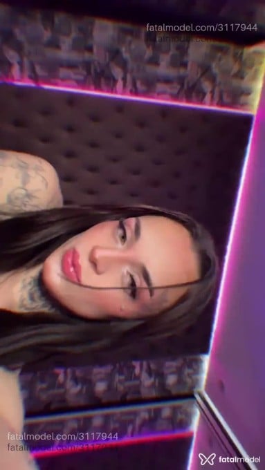 Acompanhante mulher trans com cabelo castanho de olhos mel em São Paulo Acompanhante mulher trans com cabelo castanho de olhos mel em São Paulo - Stella Raven