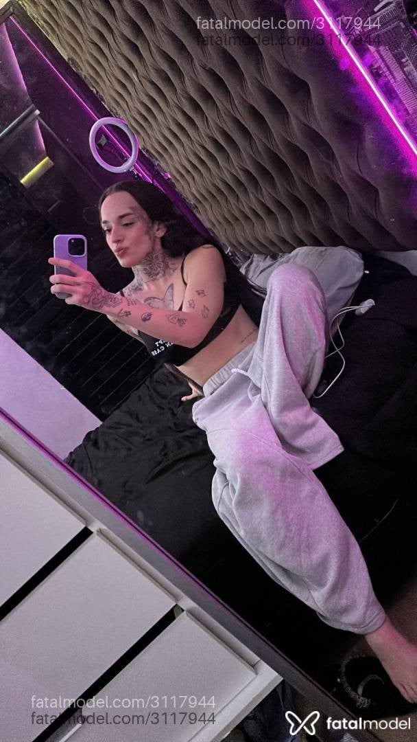 Acompanhante mulher trans com cabelo castanho de olhos mel em São Paulo - Maria Stella