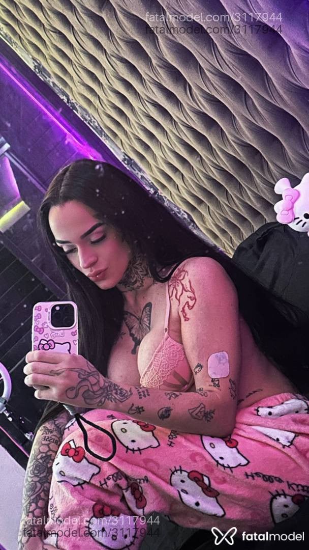 Acompanhante mulher trans com cabelo castanho de olhos mel em São Paulo - Stella Raven