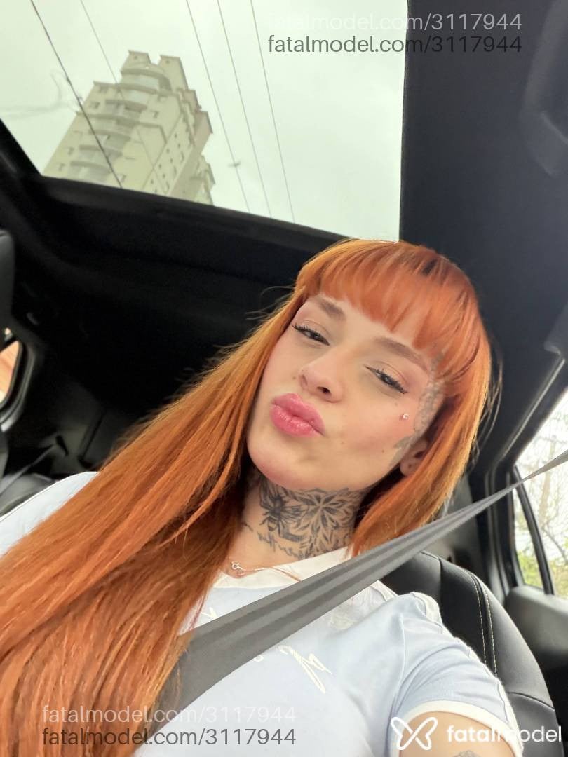 Acompanhante mulher trans loira (o) de olhos mel - Stella Raven