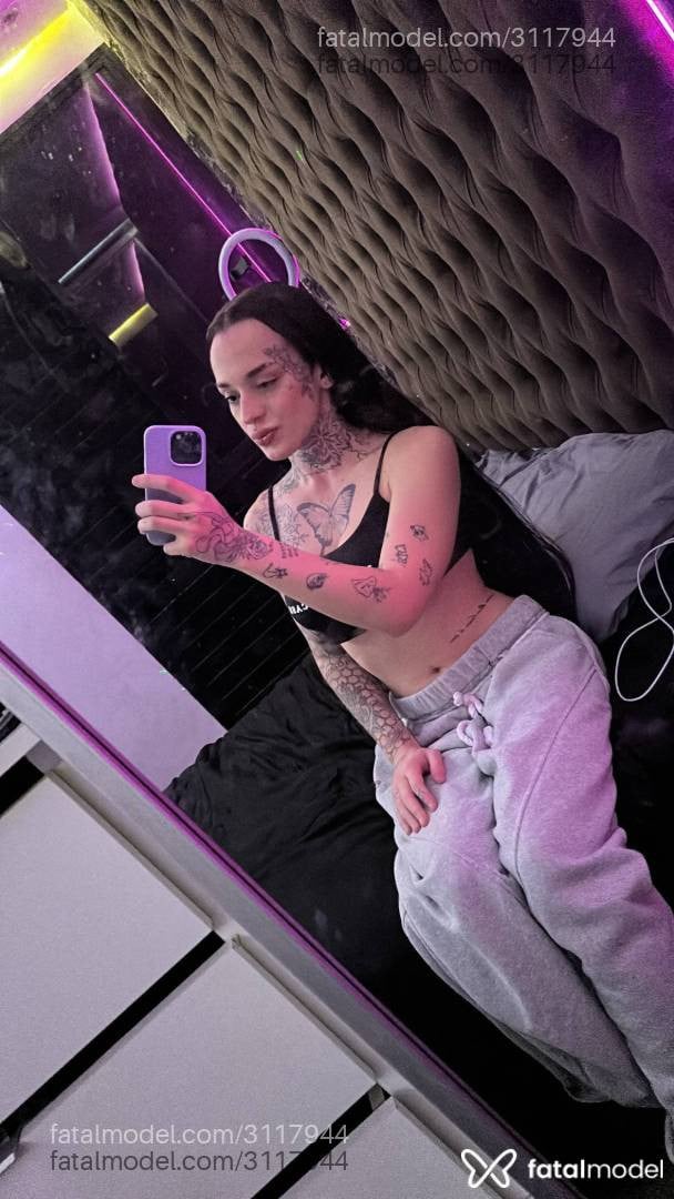 Acompanhante mulher trans com cabelo castanho de olhos mel em São Paulo - Maria Stella
