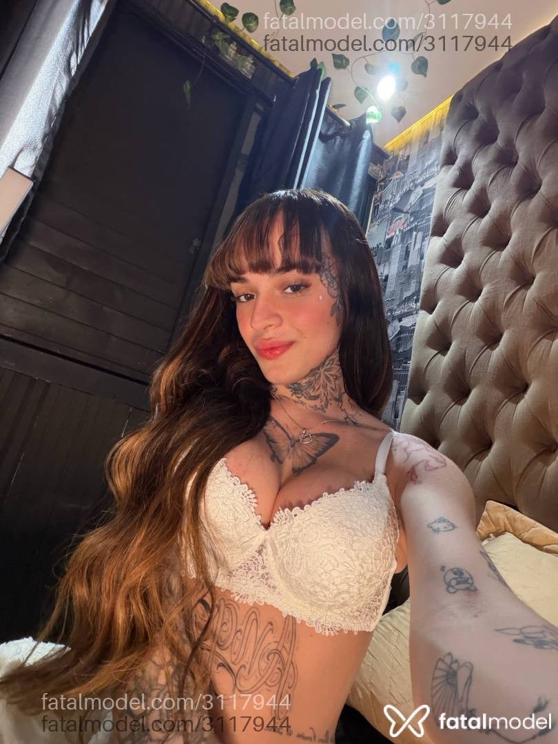 Acompanhante mulher trans loira (o) de olhos mel - Stella Raven