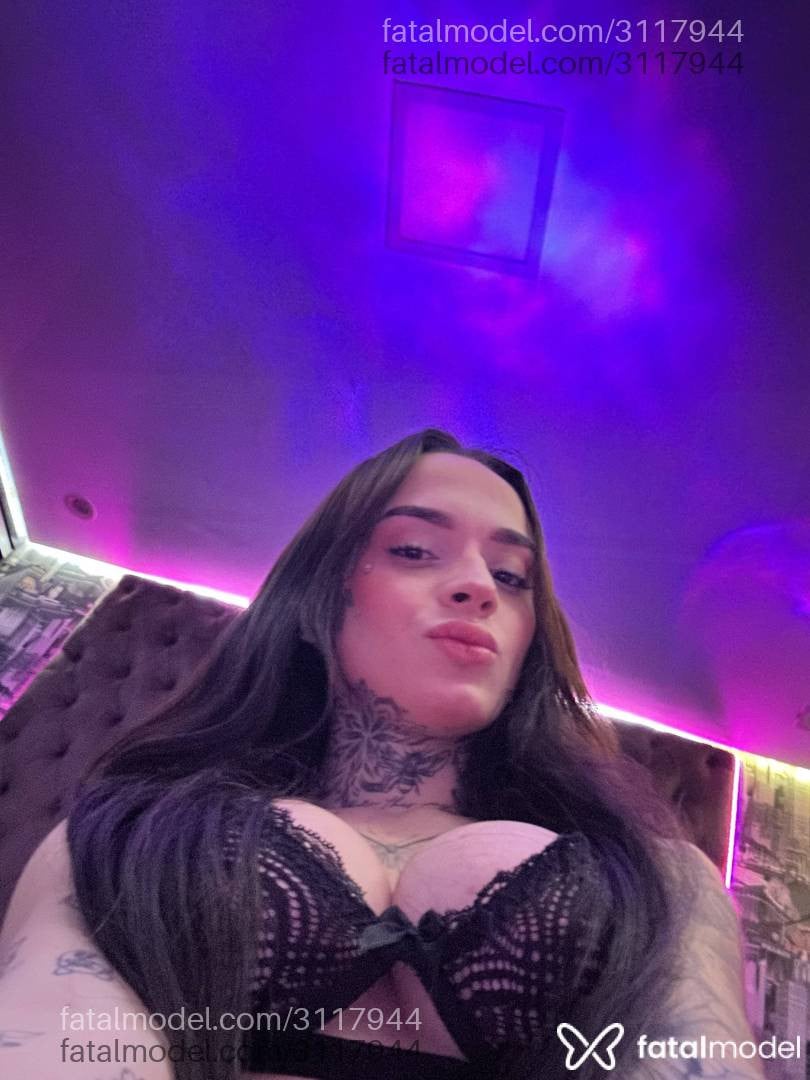 Acompanhante mulher trans com cabelo castanho de olhos mel em São Paulo - Stella Raven