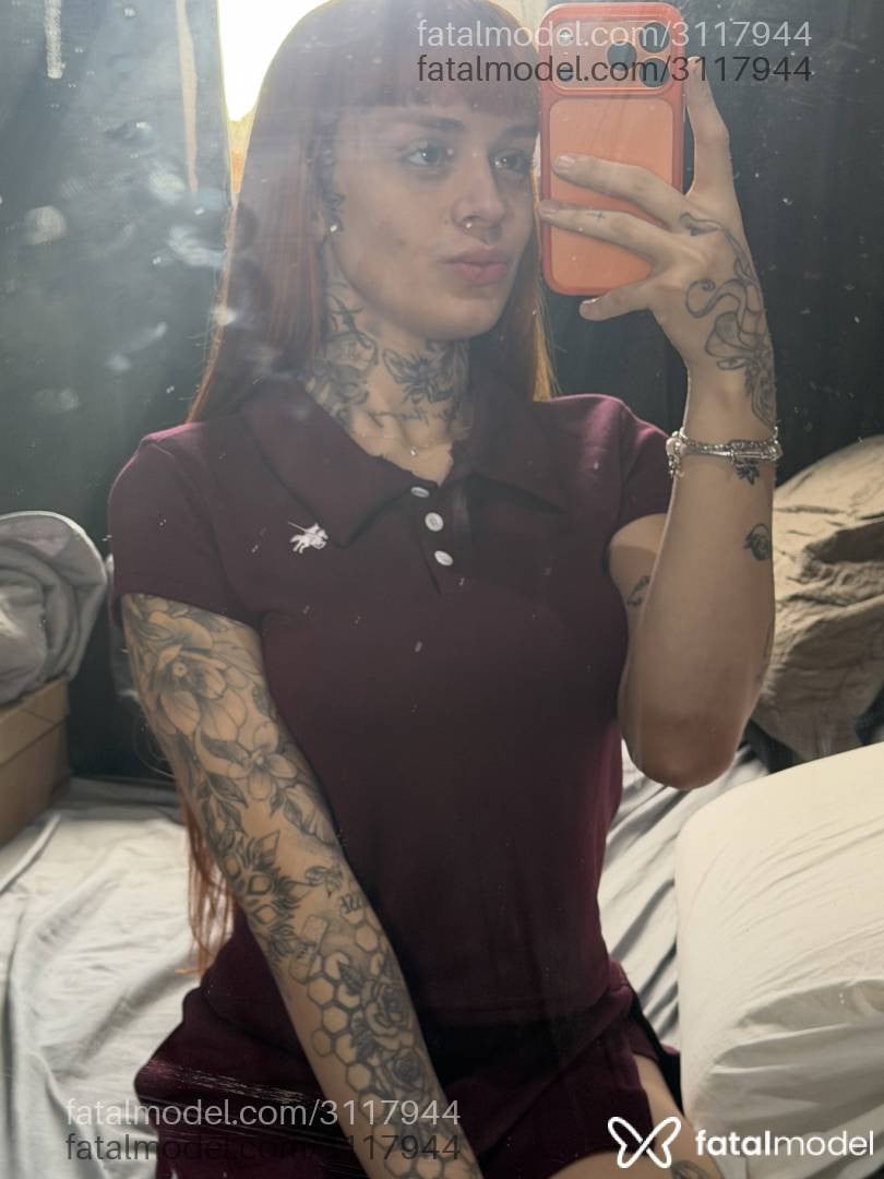 Acompanhante mulher trans loira (o) de olhos mel - Stella Raven