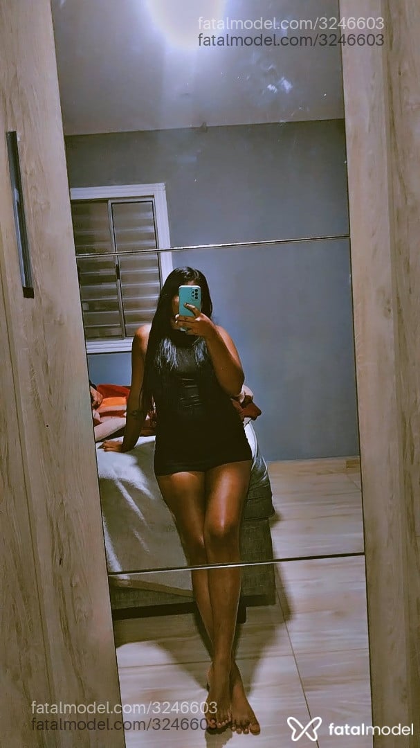 Acompanhante mulher morena (o) de olhos pretos - Yara Garcia