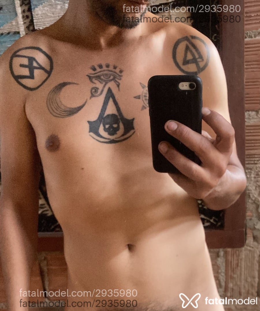 Acompanhante homem morena (o) de olhos castanhos - Santo Dom