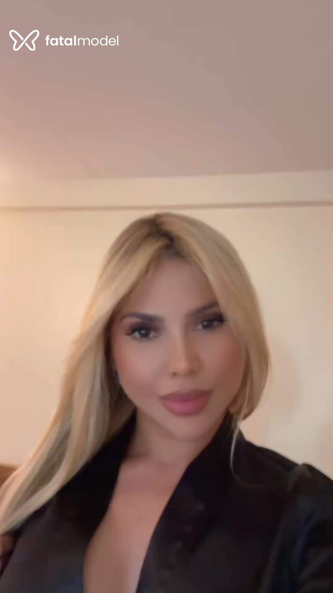 Acompanhante mulher loira (o) de olhos castanhos - Carolzinha