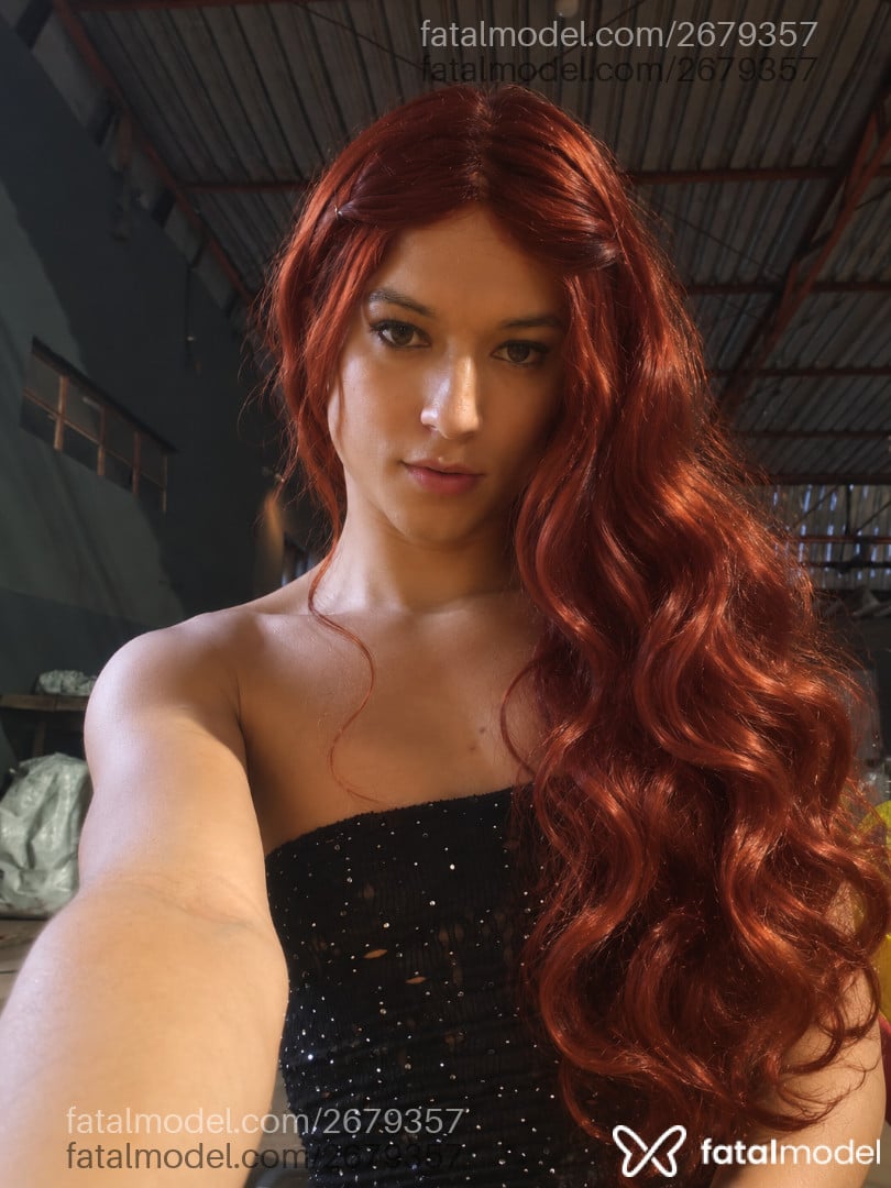 Acompanhante mulher trans ruiva (o) de olhos verdes - Agatha Manuela