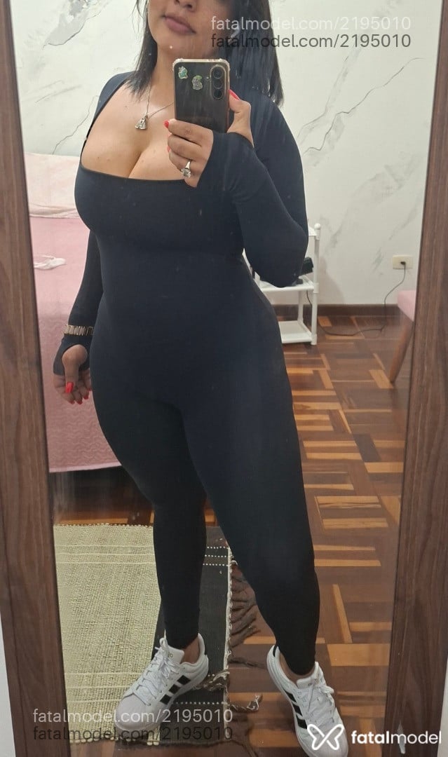 Acompanhante mulher morena (o) de olhos pretos - Suellen Saitt
