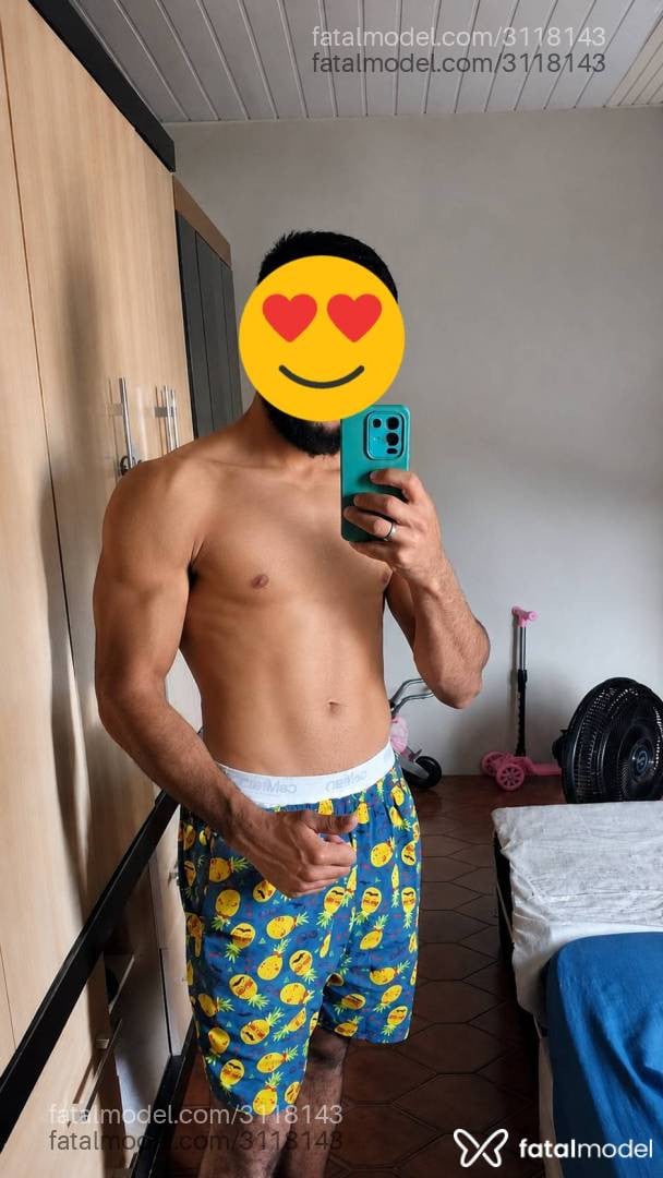Acompanhante homem com cabelo castanho de olhos castanhos - Ricardo