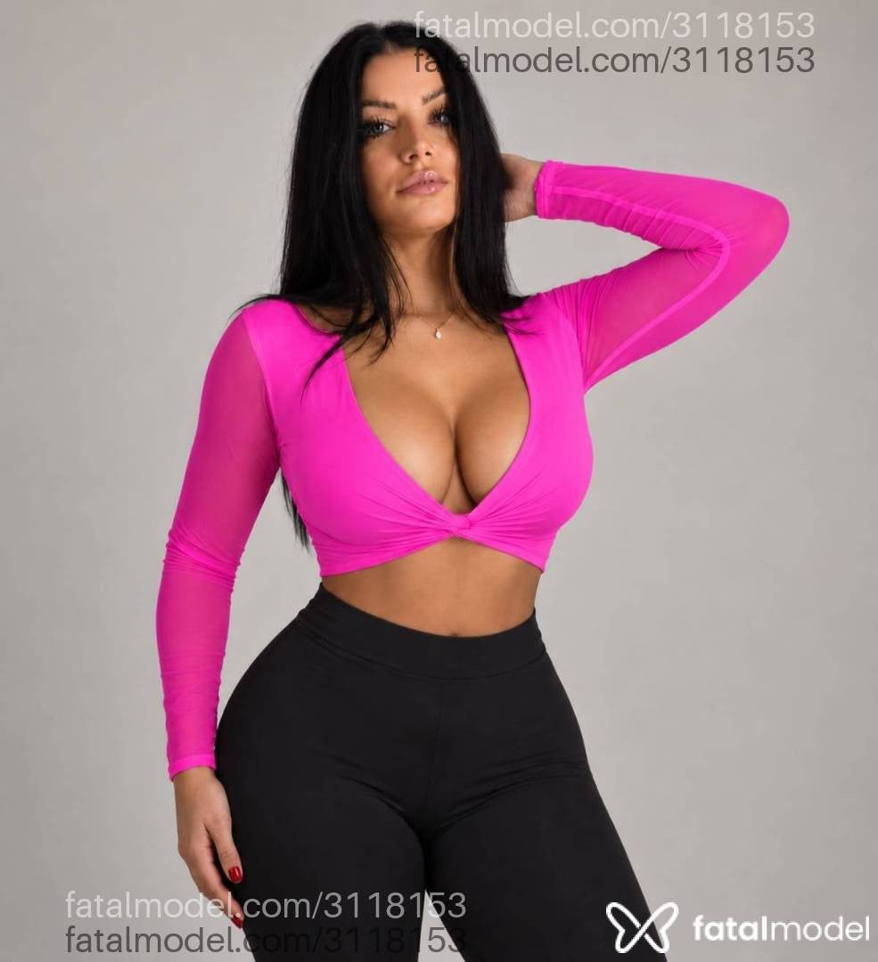 Acompanhante mulher morena (o) de olhos verdes - Babi Boss