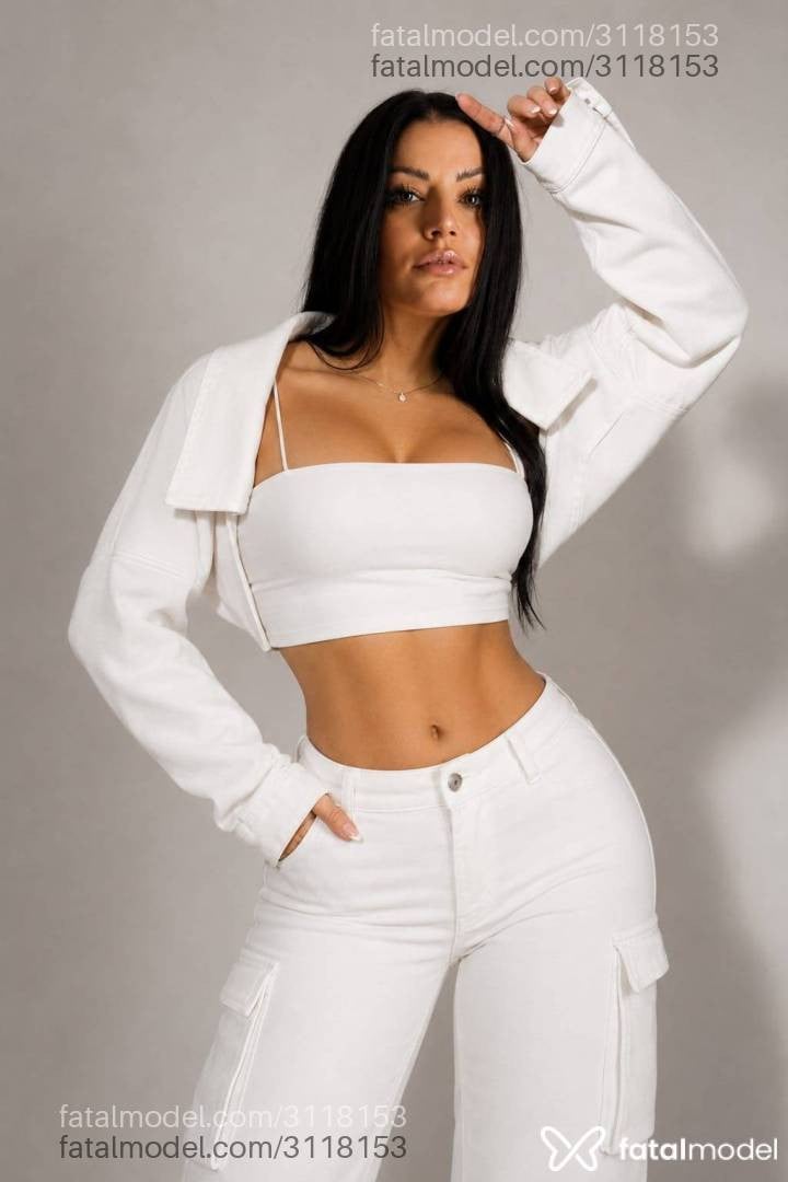 Acompanhante mulher morena (o) de olhos verdes - Babi Boss