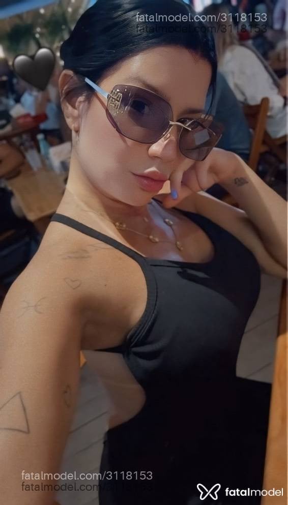 Acompanhante mulher morena (o) de olhos verdes - Babi Boss