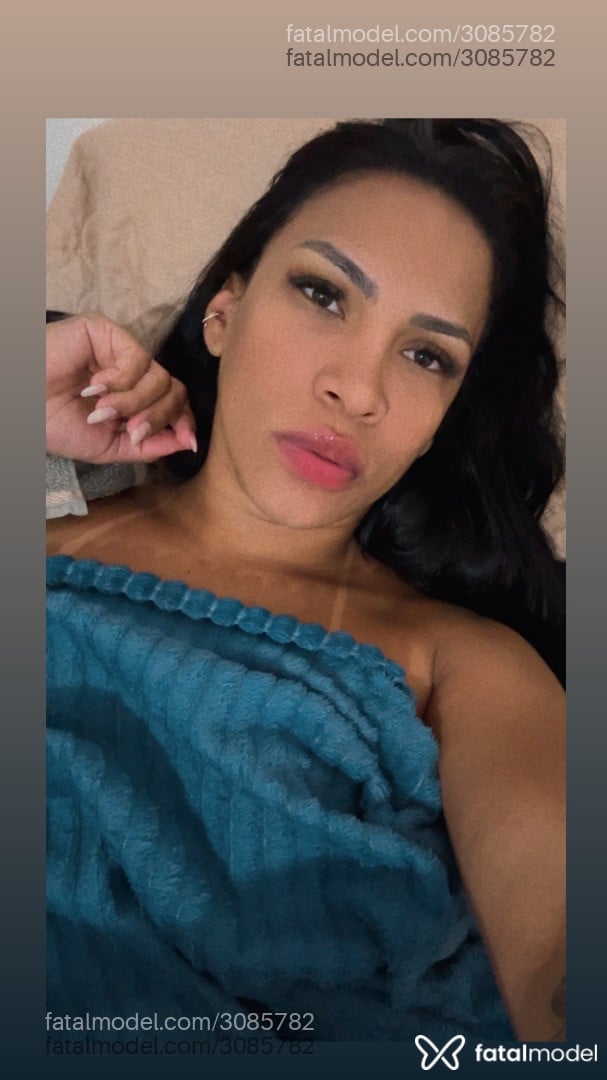 Acompanhante mulher com cabelo castanho de olhos castanhos - Natália