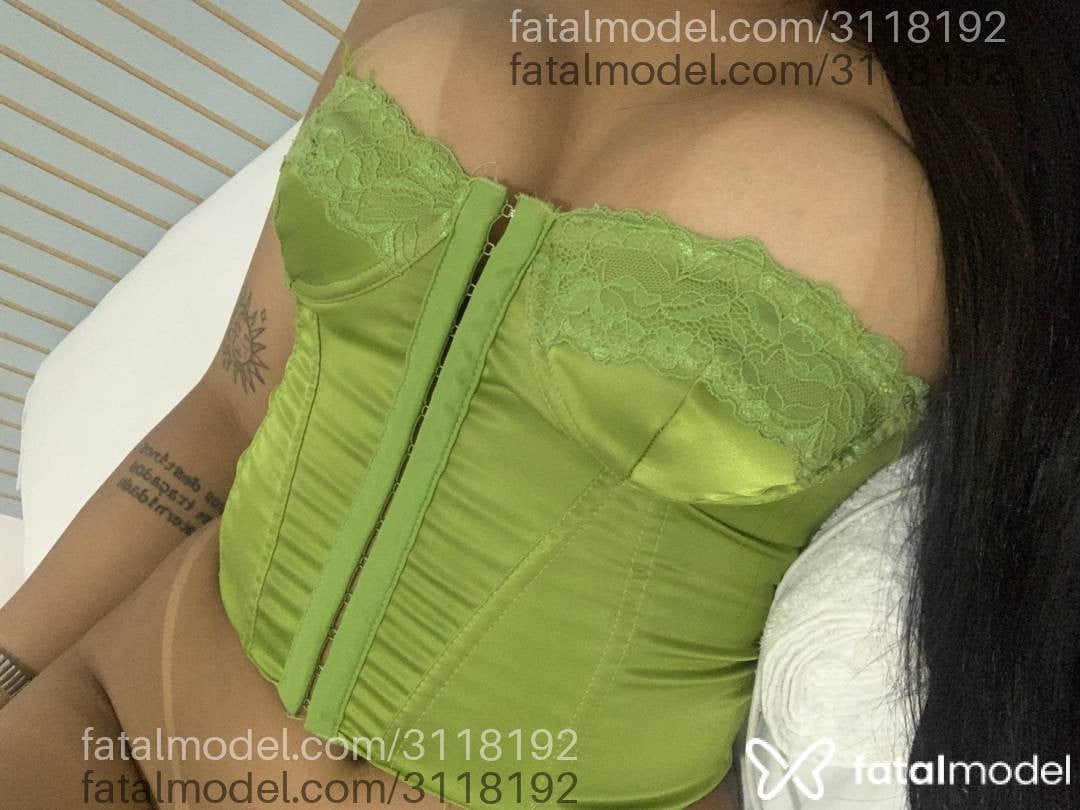 Acompanhante mulher morena (o) de olhos castanhos - Mariana Miller