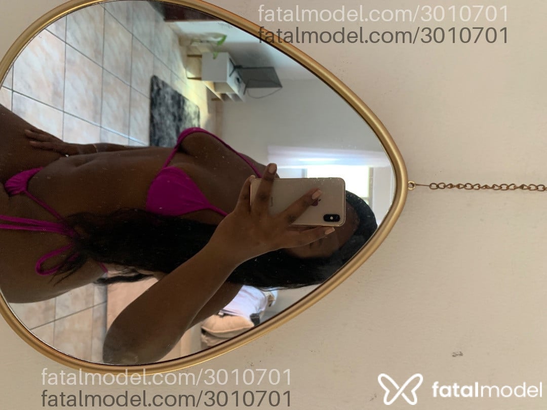 Acompanhante mulher com cabelo castanho de olhos castanhos - Júlia Castro