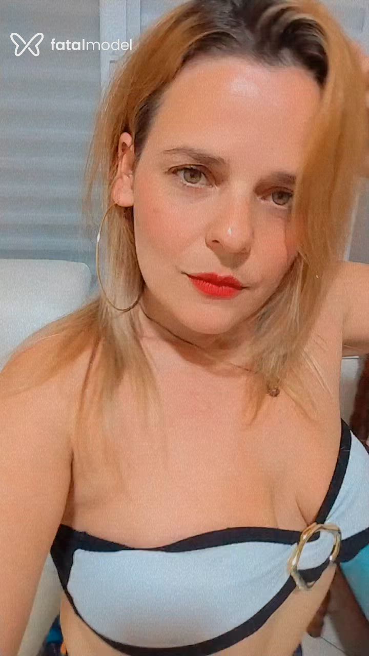 Acompanhante mulher loira (o) de olhos mel - Bruna Becker