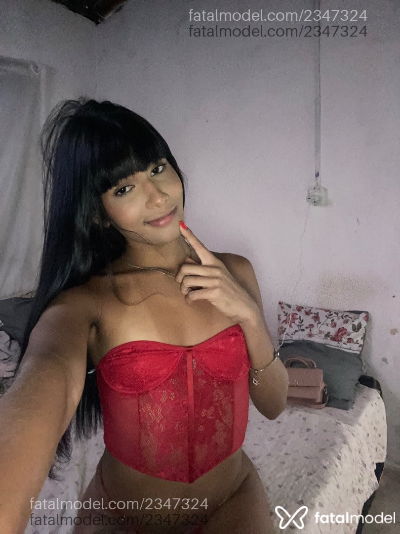Acompanhante mulher trans morena (o) de olhos pretos - Emilly