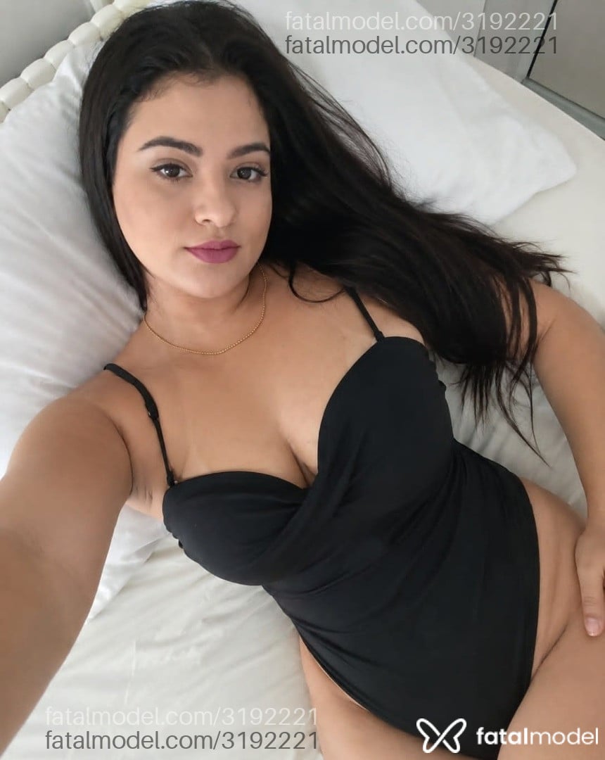 Acompanhante mulher morena (o) de olhos pretos - Nina Fire