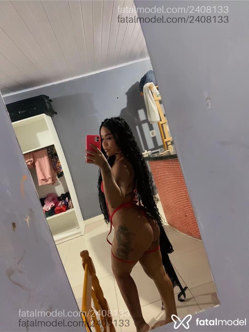 Acompanhante mulher morena (o) de olhos pretos - Laura