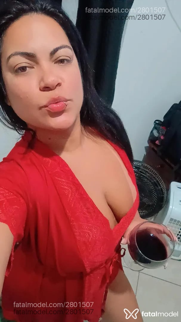 Acompanhante mulher morena (o) de olhos castanhos - Julia Dias