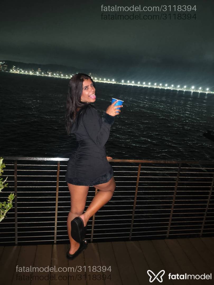 Acompanhante mulher morena (o) de olhos mel - Morena