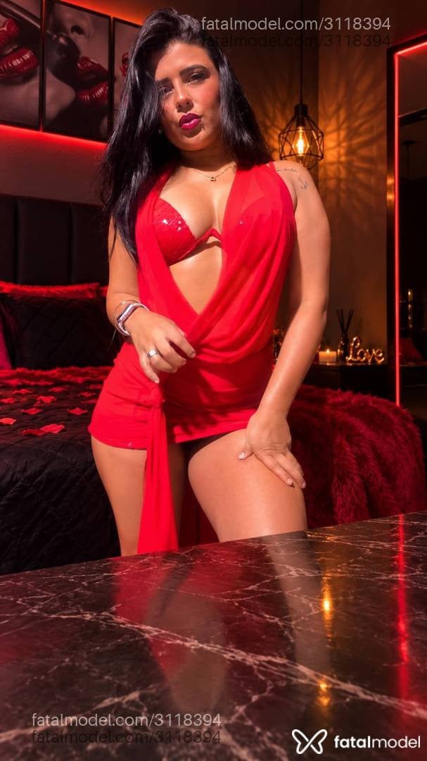 Acompanhante mulher morena (o) de olhos mel - Morena