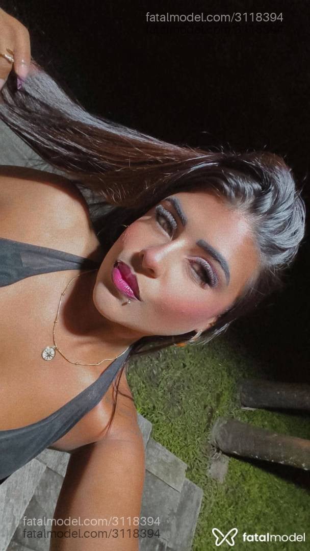 Acompanhante mulher morena (o) de olhos mel - Morena