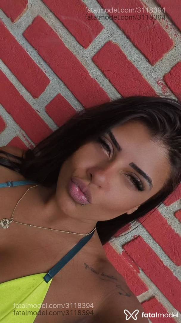 Acompanhante mulher morena (o) de olhos mel - Morena