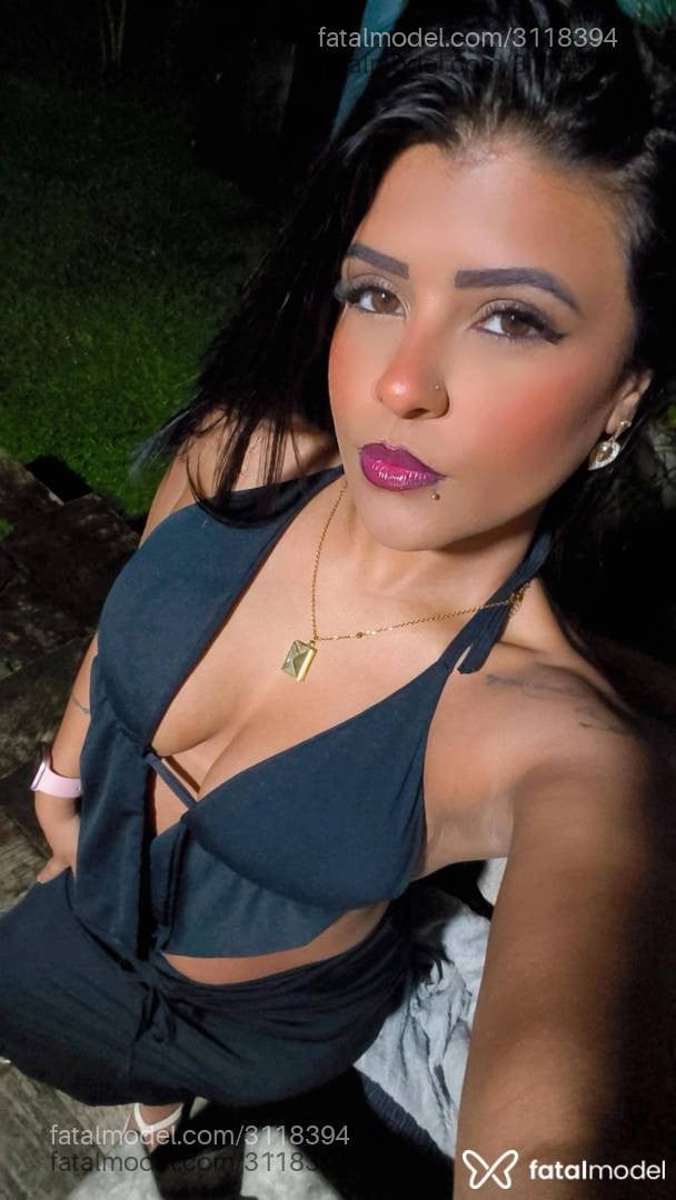 Acompanhante mulher morena (o) de olhos mel - Morena