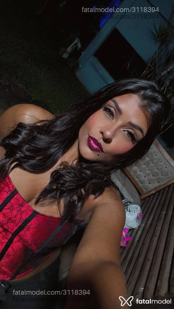 Acompanhante mulher morena (o) de olhos mel - Morena
